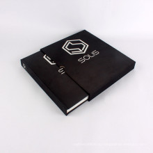 Изготовленные на заказ черные ткани книга в твердом переплете с картонной коробке